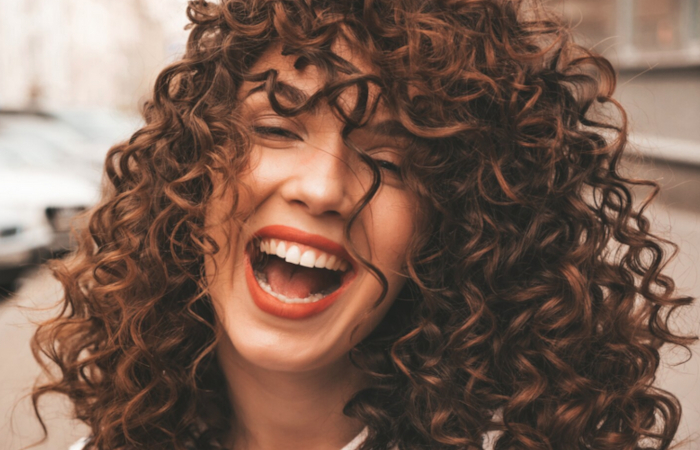 astuces cheveux bouclés